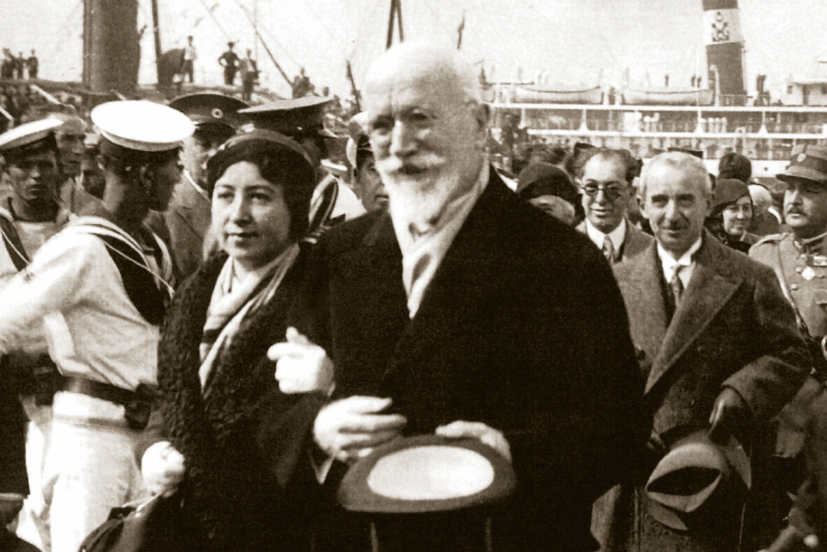alpsoysaid's tweet photo. 1- 1931. Venizelos'un Ankara Palas konaklaması için 38.000 lira harcandı.
(1 Cumhuriyet altını yaklaşık 9 Lira, yani 4.222 altın)
(Yarın Gazetesi; 13 Haziran 1931) https://t.co/punvT119mE
