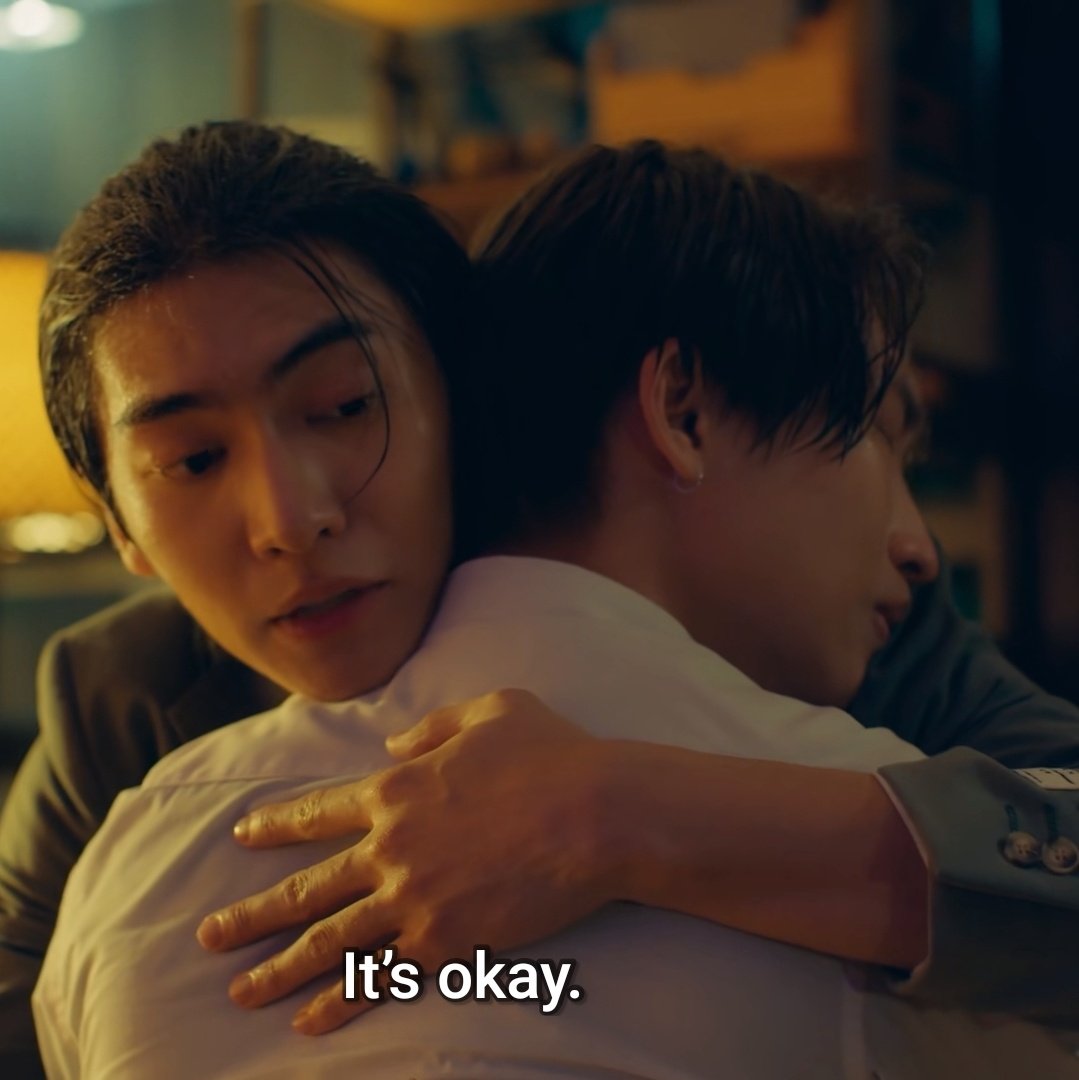 sususiaoo's tweet photo. Payu is truly a warm person. His words are so comforting and the way he gave assurance to Rain. Telling Rain the words he needed to hear most while having him in his warmest embrace 🥺
#LoveinTheAirEP3 https://t.co/9L0pQrJuMf