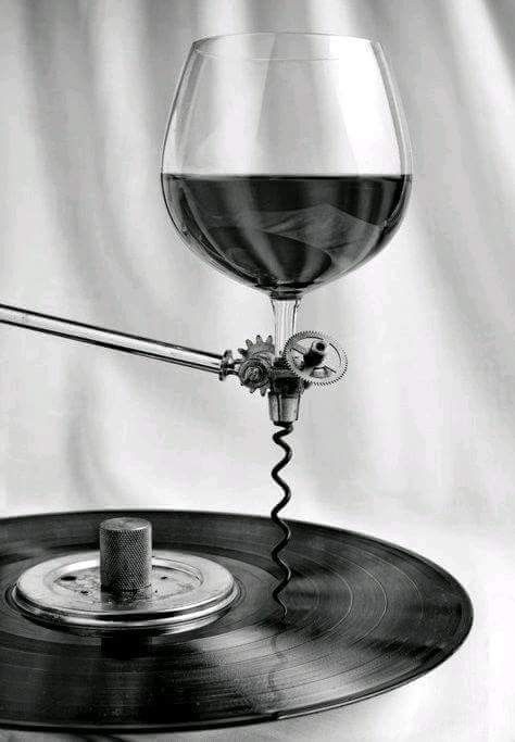 vidandroll's tweet photo. Vino y Música para paladares exigentes, los Jueves a las 22hs. por https://t.co/EpnYi3FpLe , #AppLevelRock y #FacebookLive 🍷 https://t.co/d1ni1uD5zP