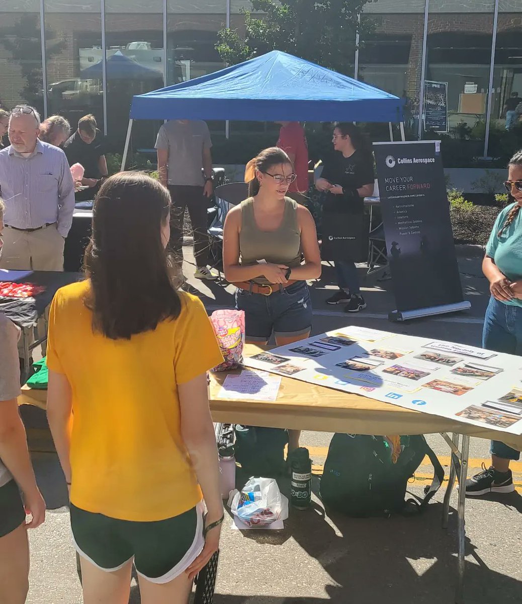 swe_uiowa's tweet photo. We were so happy to meet so many people yesterday at the Engineering Welcome Fair! We cannot wait to see all of your smiling faces during SWE Week and our first general meeting of the year! https://t.co/BFgAXjNDnh