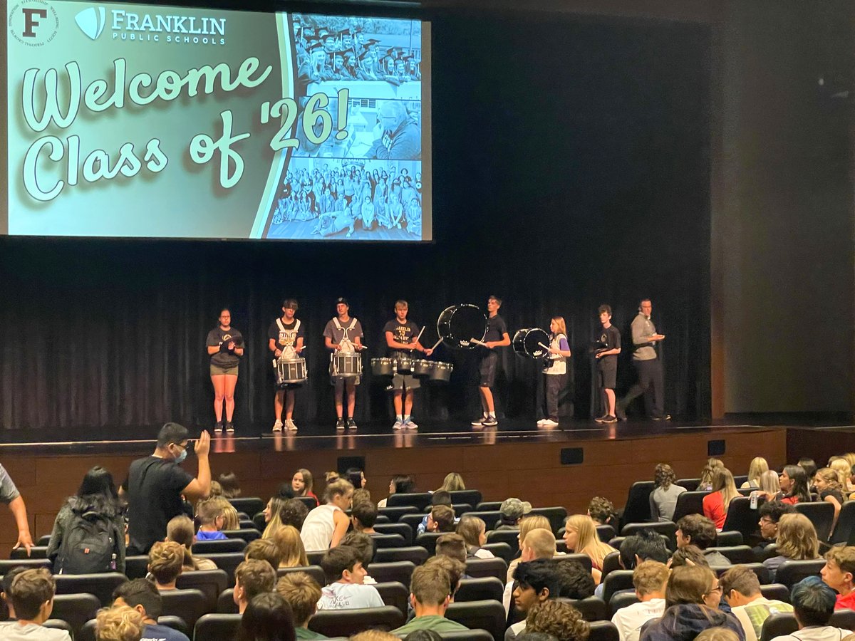 FPSDistrictWI's tweet photo. Our @Franklin High School freshmen were greeted to cheers and huge welcomes from our staff this morning. The drumline performed and welcomed the Class of 2026 as well! Great way to kick off the first day! #BetterPlaceToLearn #WelcomeBack #prideFPS #1FPS https://t.co/HDMhYQiSUR
