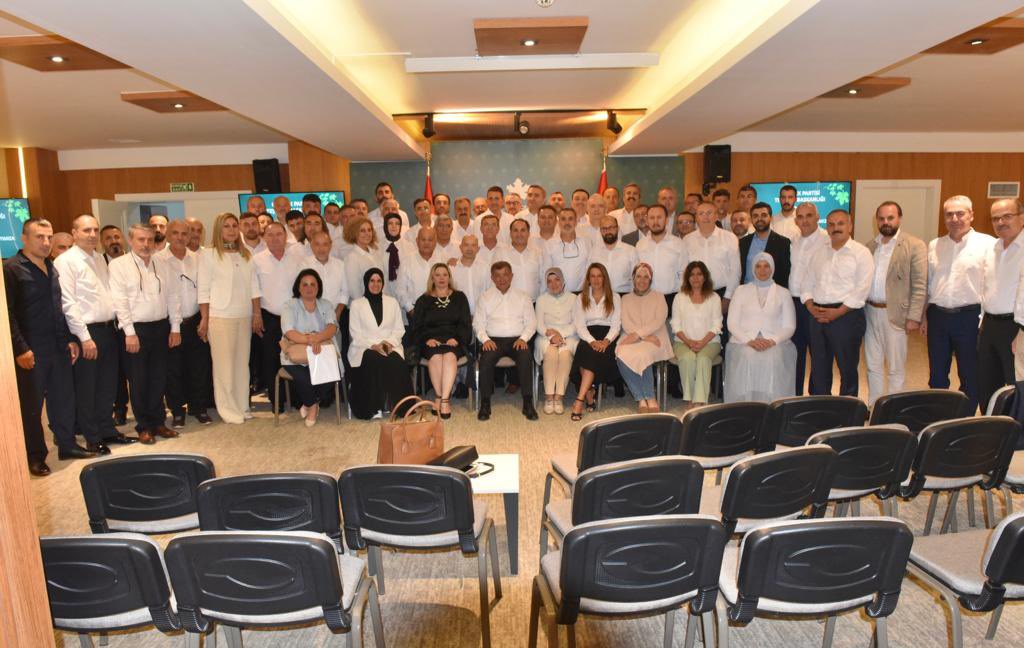26.İl Başkanları Toplantımızı gerçekleştirdik. 

Beyaz Gömleklerimizle bir kez daha meydanlarda haykırdık, yolsuzluk çukurunda debelenenler için suç duyurusunda bulunduk.

Temiz Siyaset Gelecek diyerek bu mücadelenin İl’lerde öncüleri olan İl Başkanlarımıza sonsuz teşekkürler…