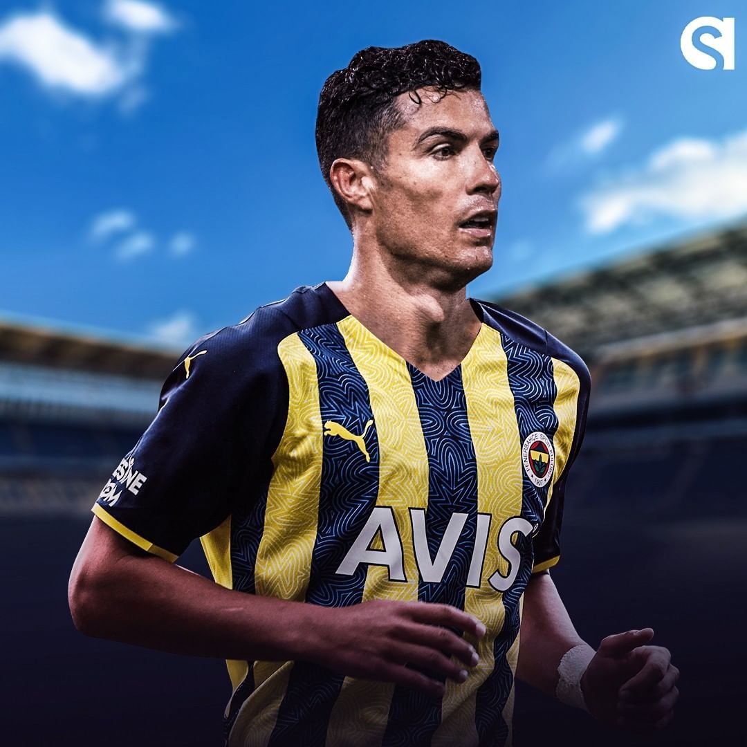 🎯 Ajansspor Özel 🎯 🟡 Fenerbahçe yılın değil, asrın transfer bombasını patlatmak üzere. 🔵 Fenerbahçe, Cristiano Ronaldo'yu renklerine bağlamak için tüm olanaklarını seferber etti. Bize ulaşan bilgilere göre iki taraf prensipte anlaştı.