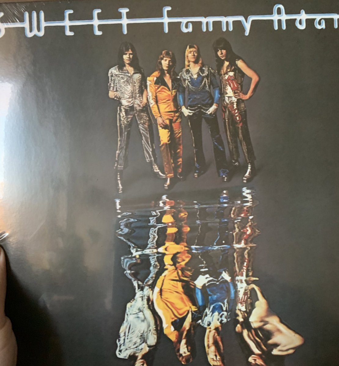 FilosofenNils's tweet photo. Någon har skaffat sig en skiva han letat efter länge för eftersom han var dum och sålde den när han ”uppgraderade” till CD. 40 kronor. Någon är jag. #sweet #chinn #chapman #glädje #poptorsdag #NoYouDont https://t.co/JsJQA7Z9MO