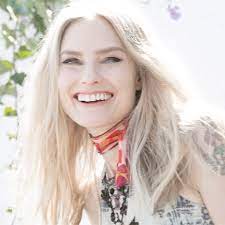 Happy Birthday to Aimee Mann. 