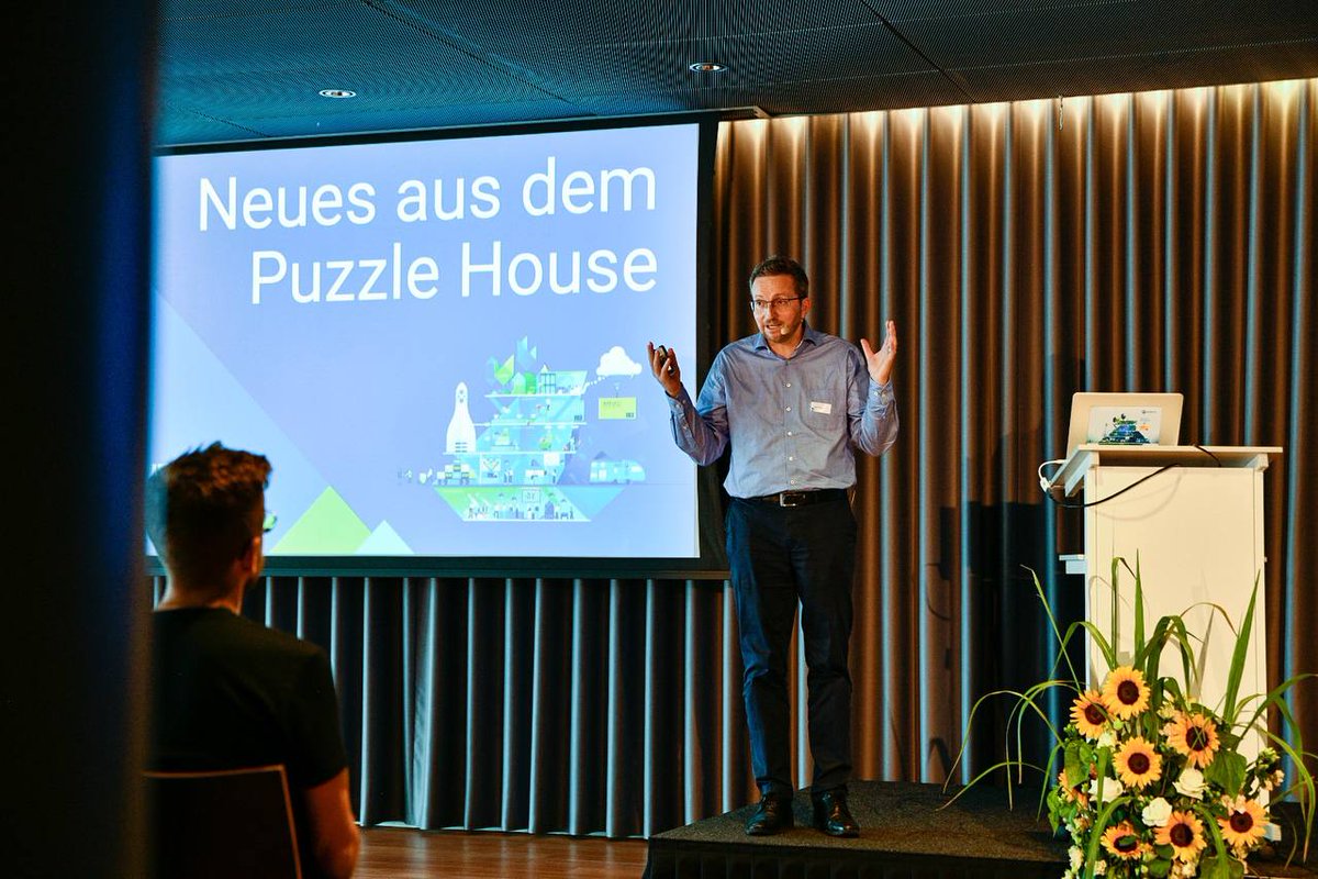 puzzleitc's tweet image. Unser CEO @markwaber informiert unsere Members, Kundinnen und Partner am Puzzle up! über Neues aus dem Puzzle House. Danke an alle Gäste, schön seid ihr da! #puzzleness #tech #event #wankdorf