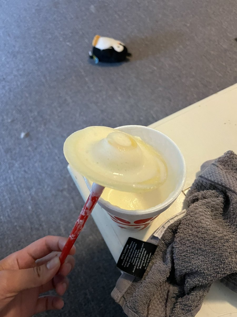 JuliaBennett_'s tweet photo. these new peach rings in the peach milkshake are something else😍🤢 @ChickfilA lol nah but fr why is this in my milkshake….. https://t.co/v2KWjAEdkX