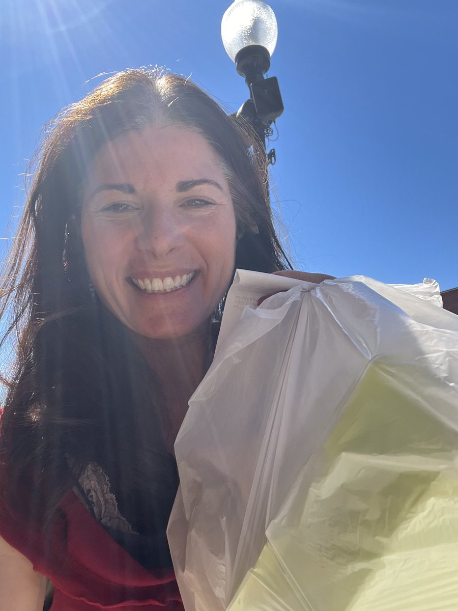TrustedLODawn's tweet photo. I’m super excited to eat my lunch from Victorias  Delights in Oxford. A wonderful Client gave me a gift card.  Yum!! https://t.co/UMJeOAErue