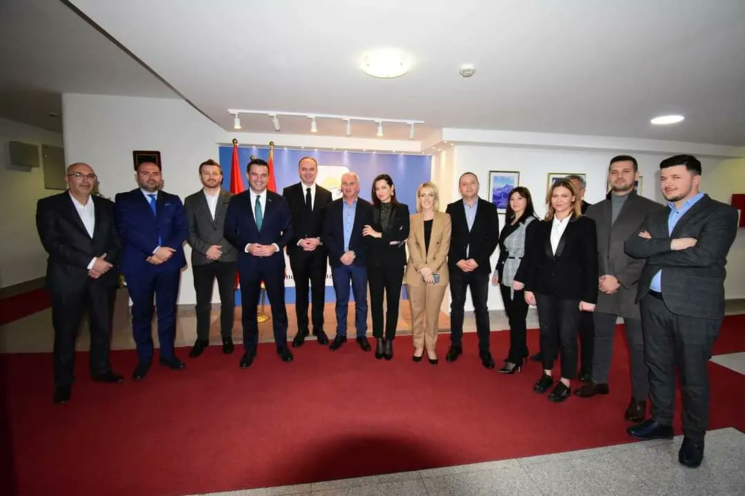 IUnioni's tweet image. GËZUAR DITËN E KOMUNËS TUZI 

Nga zemra ju urojmë gëzuar "Ditën e Komunës". Mirënjohje🙏🏼 kryetarit @NikGjeloshaj  dhe stafit të komunës së #Tuzit për punën tuaj deri tani dhe suksese në vazhdim në sfidat që ju presin 😊

Më e mira është përpara💪 #bashkë