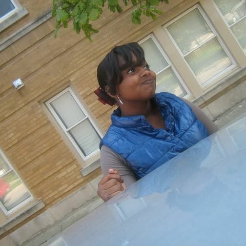 successkhalifah's tweet image. Dasss crazy. I’ve looked the same since forever. The perm days were like 8th-12th. 6th grade, actually. My aunt braided my hair for the 6th grade shoot. That “I listen to Mac Demarco” Huxtable sweater in the 11th grade pic thoooo 🥴 #middleclassrevolt