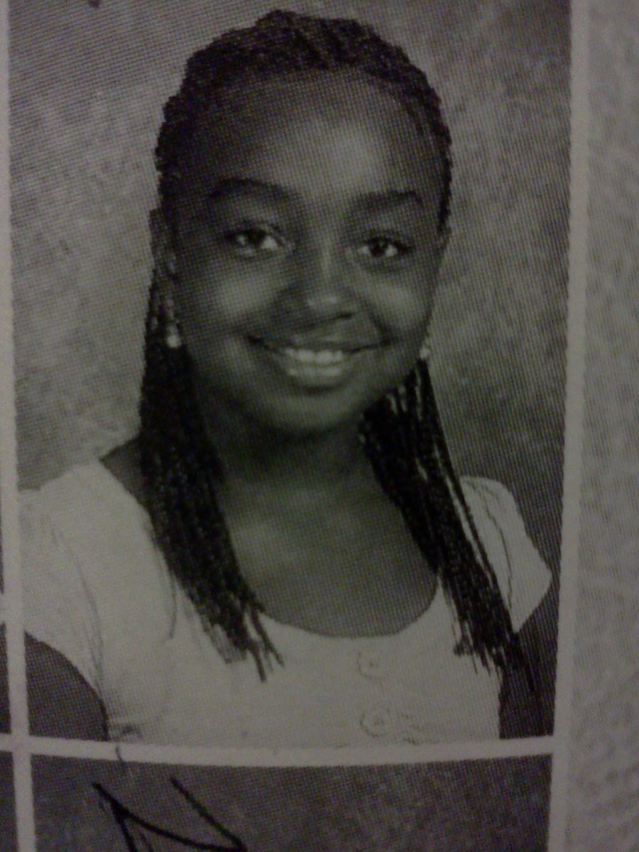 successkhalifah's tweet image. Dasss crazy. I’ve looked the same since forever. The perm days were like 8th-12th. 6th grade, actually. My aunt braided my hair for the 6th grade shoot. That “I listen to Mac Demarco” Huxtable sweater in the 11th grade pic thoooo 🥴 #middleclassrevolt