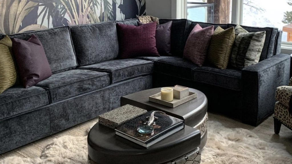 Can you believe this is a sleeper? 🤯 We're obsessed with the way Alexandria Rose Interiors styled the Madden Comfort Sleeper in Clary Charcoal. Matching a moody palm frond accent wall and an organically textured rug is the perfect combination. 🖤 americanleather.com/madden/