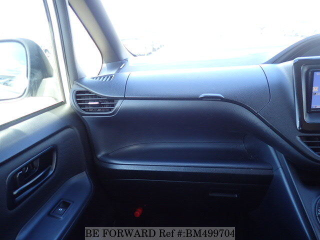 BEFORWARDJP's tweet photo. 2017 TOYOTA VOXY X

Ref. No. BM499704 
Mileage 195,675 km
Steering Right
Engine Size 1,980cc 
Ext. Color Silver
Location KYUSHU 
Fuel Petrol 
Seats 8
Drive 2WD
Doors 5
Transmission AT
Registration Year/month 2017/7

https://t.co/93qIqHyifm
Total Price: C&amp;F $12,080 to Kingston https://t.co/cjCGkKbg1N