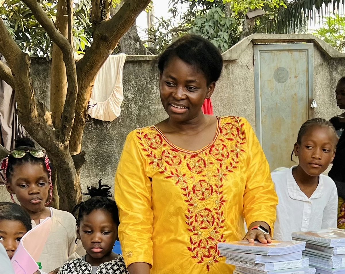 JudithTsasa's tweet photo. J'ai toujours initié nos enfants aux activités de bénévolat dès le bas âge, c'est-à-dire à poser des actes sans s'attendre à quelque chose en retour.

Ainsi, à l'occasion de mon anniversaire, nous avons passé la journée à l'orphelinat Marie-Marthe, à N'sele (Kinshasa). https://t.co/cAP3kfeBtD