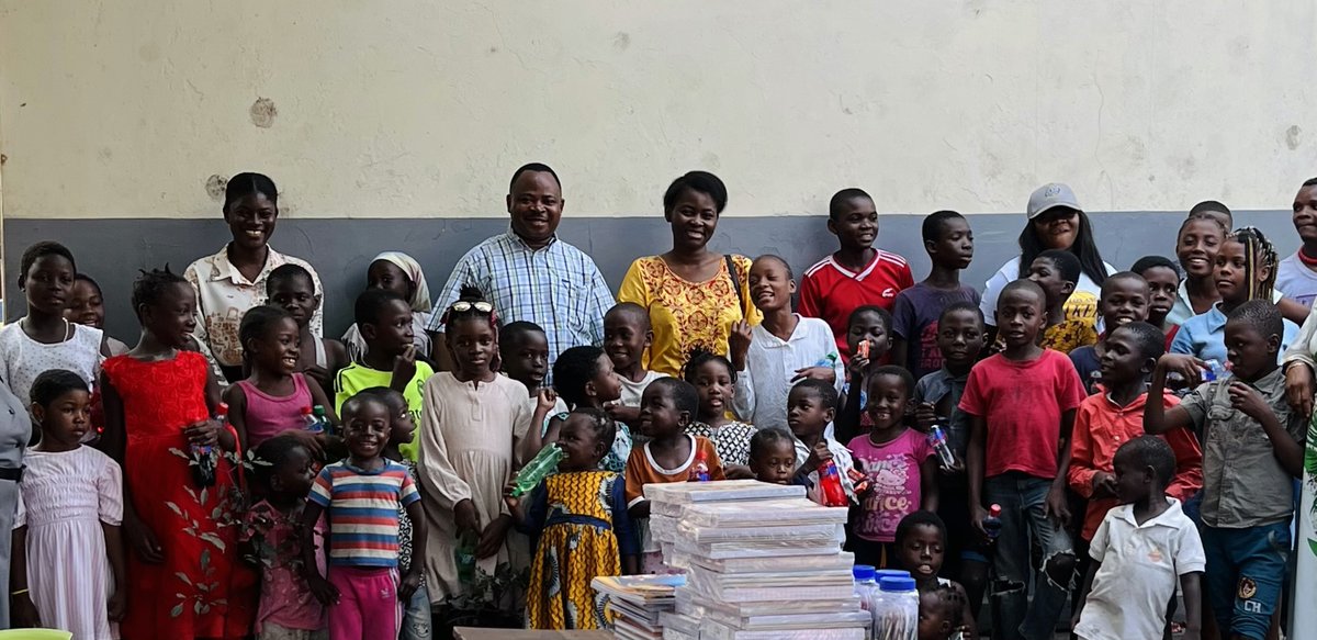 JudithTsasa's tweet photo. J'ai toujours initié nos enfants aux activités de bénévolat dès le bas âge, c'est-à-dire à poser des actes sans s'attendre à quelque chose en retour.

Ainsi, à l'occasion de mon anniversaire, nous avons passé la journée à l'orphelinat Marie-Marthe, à N'sele (Kinshasa). https://t.co/cAP3kfeBtD