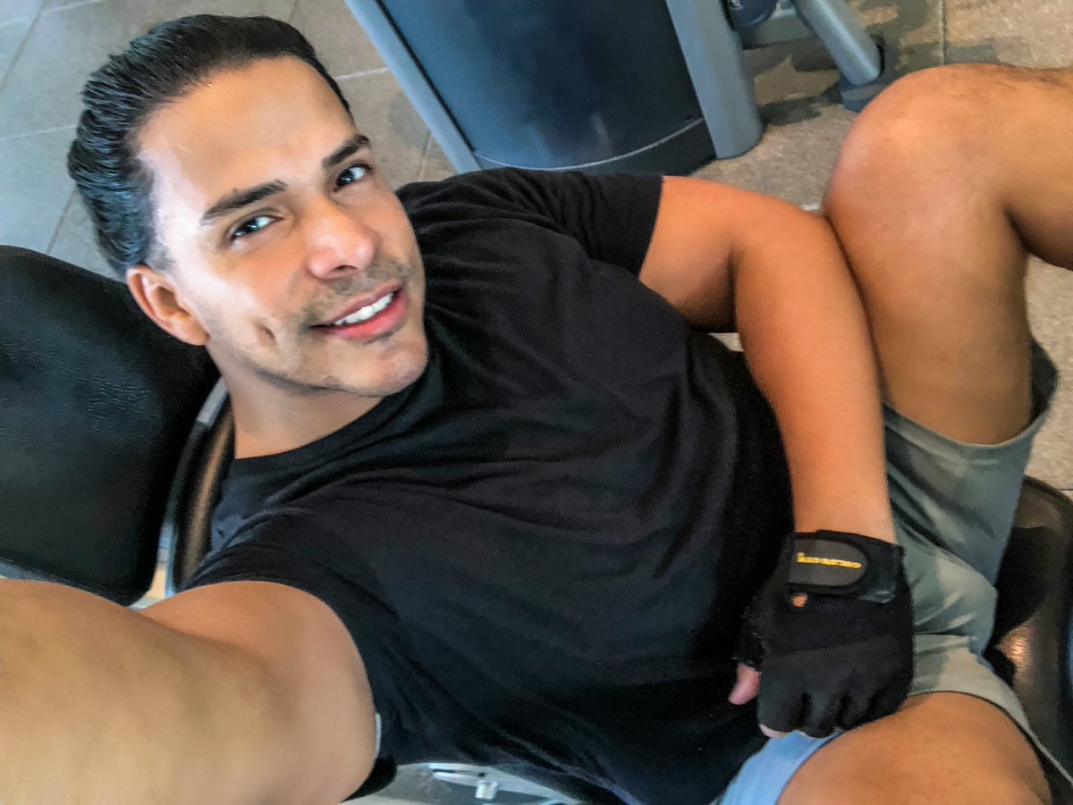 makeupbymilo's tweet photo. Donโt skip leg day.
#papimilo https://t.co/PWR1fie4Da