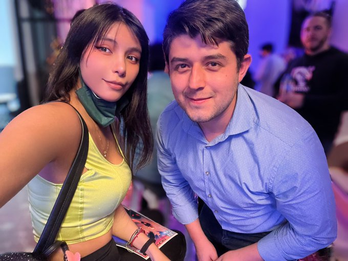 @warlingas aquí con mi amigo el mago ? https://t.co/yRPHMU0Ehd