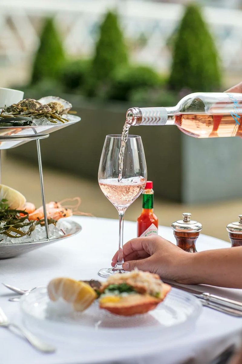 We're raising a glass as we welcome the new month 🍷  Here's to the end of the summer and the changing seasons... why not join us by the river for some September sun? 

#lepontdelatour #danddlondon #maisonmirabeau #mirabeaurose #september #butlerswharf #terracedining
