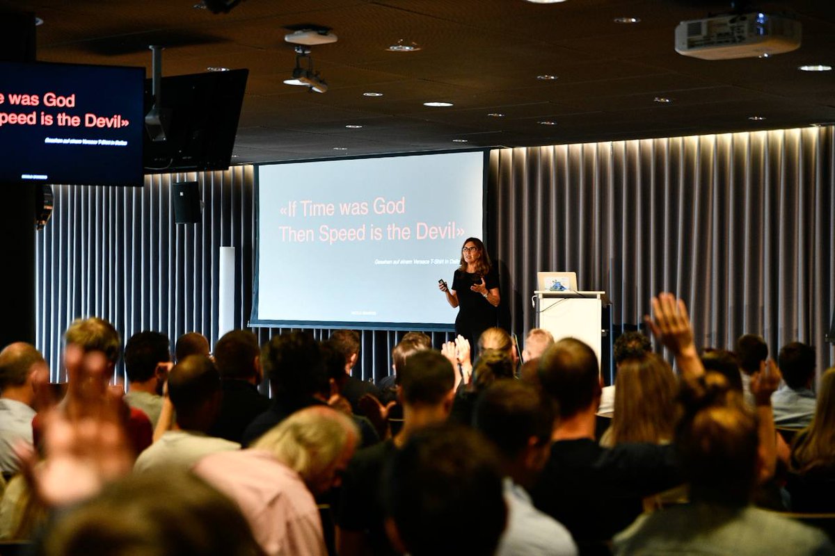 puzzleitc's tweet image. If Time was God, then Speed is the Devil - ein packendes Referat von Nicole Brandes zum Thema &quot;innere Stärke im äusseren Chaos&quot; am diesjährigen Puzzle up!
#puzzleness #mindful #awareness #resilienz #tech #event