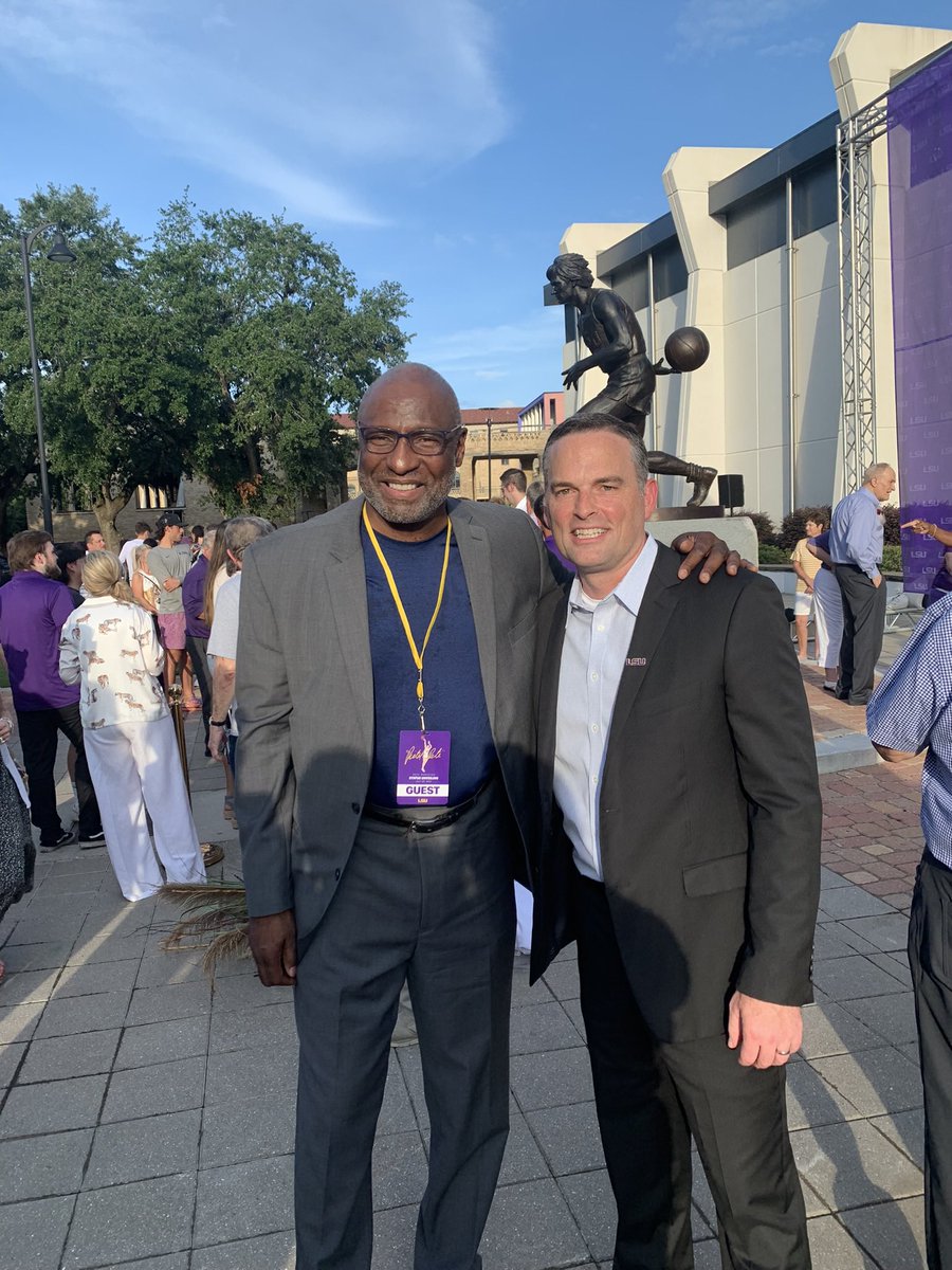 Enjoyed getting to meet LSU Legend, Durand “Rudy” Macklin! 1981 SEC POTY, Two-Time 1st Team All-American, LSU’s all-time leading rebounder & 2nd all-time leading scorer, led LSU to the 1981 Final Four, & his #40 jersey hangs in the rafters! #GeauxTigers 🐅🐯
