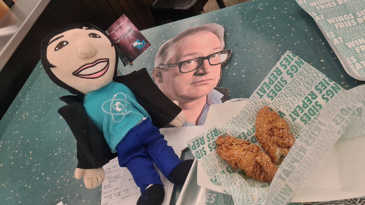 kevmccaig's tweet photo. Out for a bite with Tiny @ProfBrianCox &amp; @robinince at @wingstop Edinburgh before tonights #horizonslive show. Om nom nom https://t.co/GHVb8SEpAU