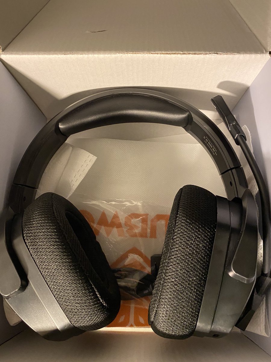 StratusFNM's tweet photo. thx for sending headset people @LockandLoadesp @NUBWOtech #nubwofamily https://t.co/Wmcrn1PiMj