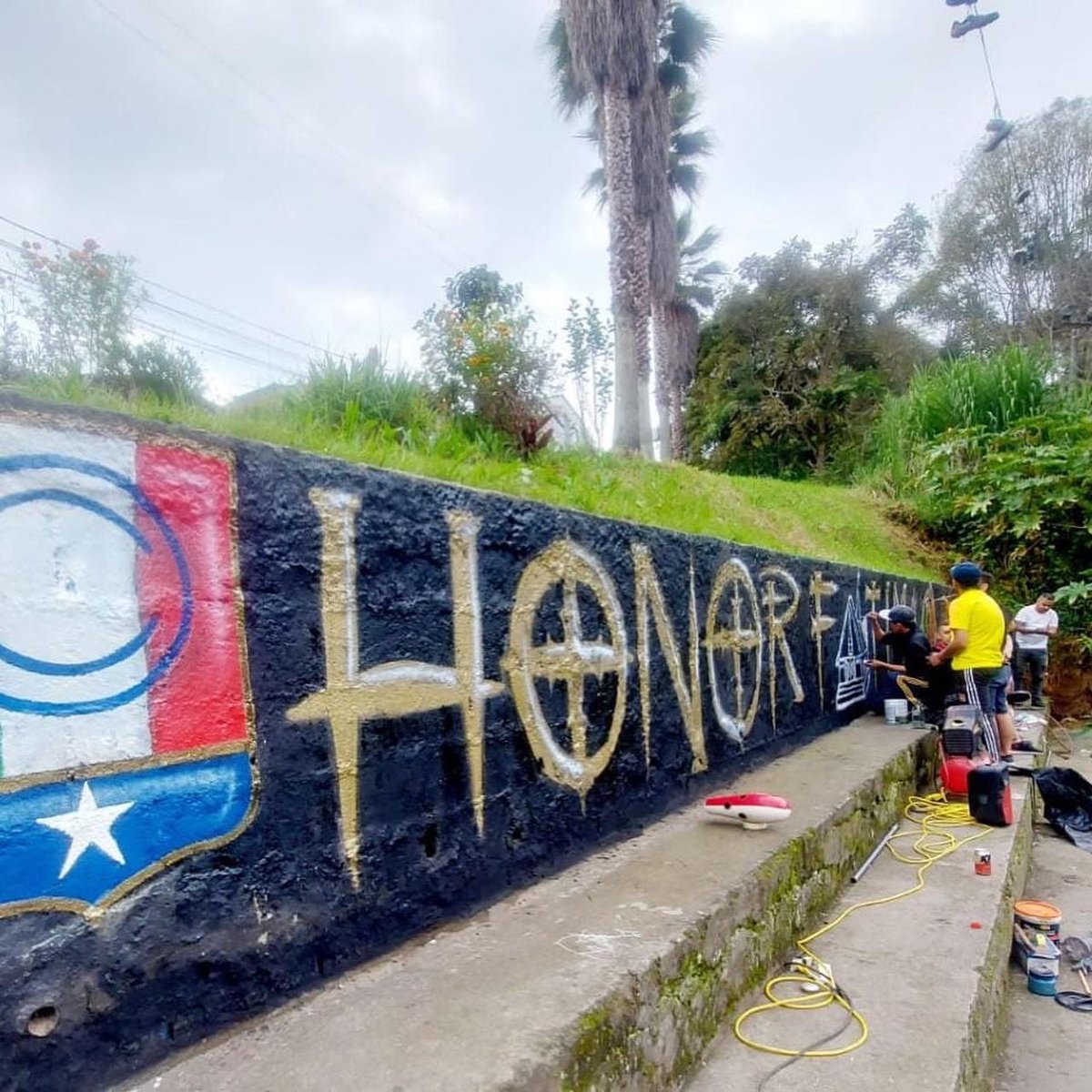 HNfatima1999's tweet photo. El pasado fin de semana logramos llevar a cabo la renovación de nuestro legendario mural, el cual ha sido insignia por mas de 13 años en el barrio. Seguidamente imágenes de nuestra última de reunión de parche esta semana.

AGUANTE  HONOR FATIMA 1999 Y TODA SU GENTE.! https://t.co/iXiOJ3e1Io
