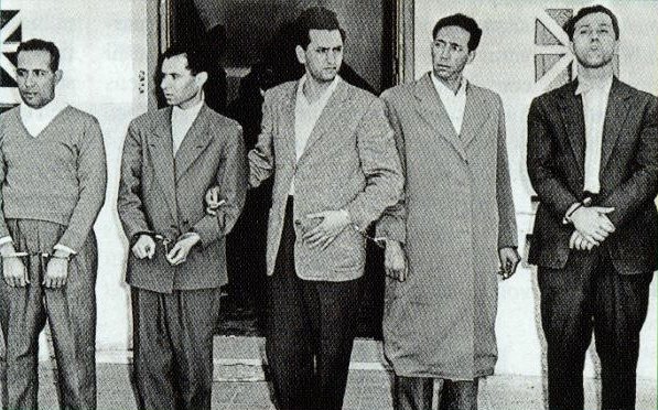 Alaph16's tweet photo. @Samarkandy1 @ANUBISCUS Ahmed Ben Bella était prisonnier jusqu'à 1962. À cause de la fameuse trahison de Hassan 2 en 1956 quand la France a détourné leur avion. Hassan 2 n'a jamais pris l'avion avec eux du Maroc vers Tunis pour assister à un congrès à Tunis qui vise a créé une fédération maghrébine. https://t.co/ZVZhMQbXw4
