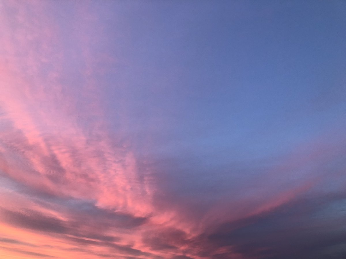 fairycumm's tweet photo. random photo dumpy ( i m in love with taking pictures of the sky ) https://t.co/Lfo6UzaCdP