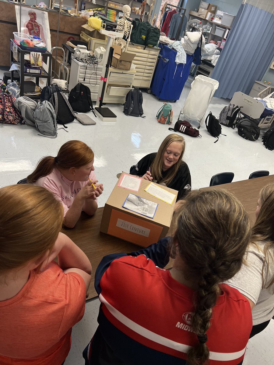 BmhsPrincipal's tweet photo. Mrs. Meinschein’s BMHS Principles of Health Science students presenting the history of healthcare to BCMS 8th grade students.  #Excellence https://t.co/GEAnlDU2rl
