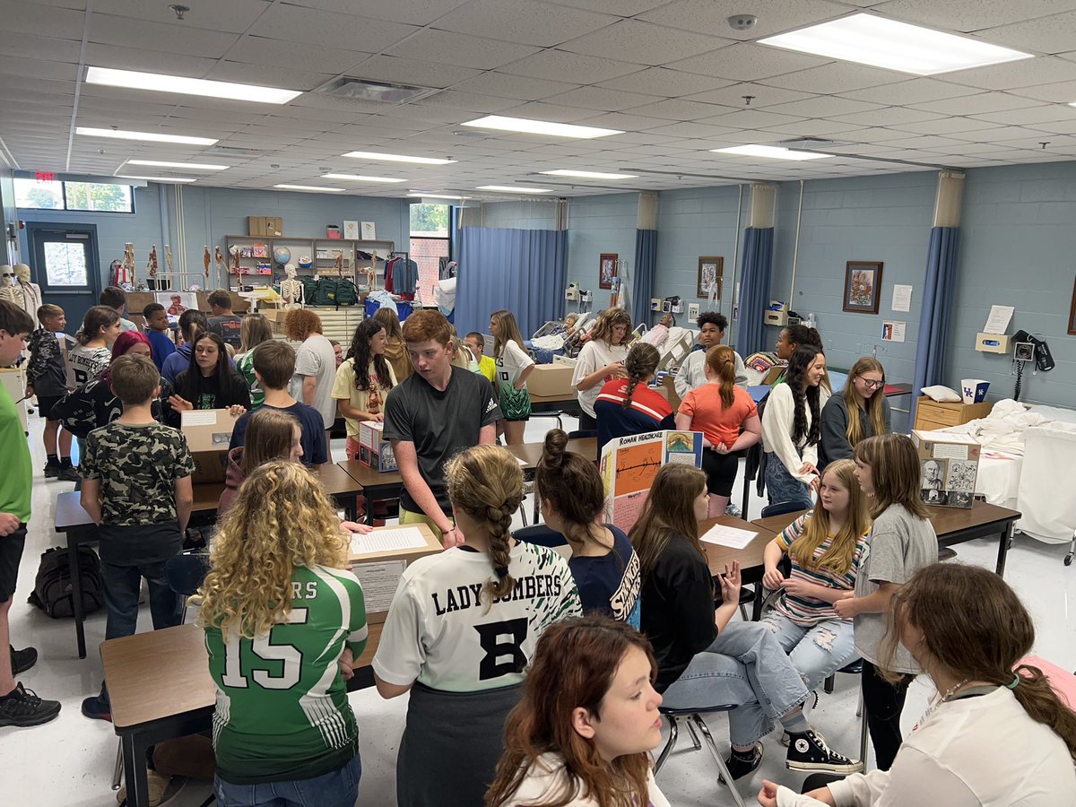 BmhsPrincipal's tweet photo. Mrs. Meinschein’s BMHS Principles of Health Science students presenting the history of healthcare to BCMS 8th grade students.  #Excellence https://t.co/GEAnlDU2rl