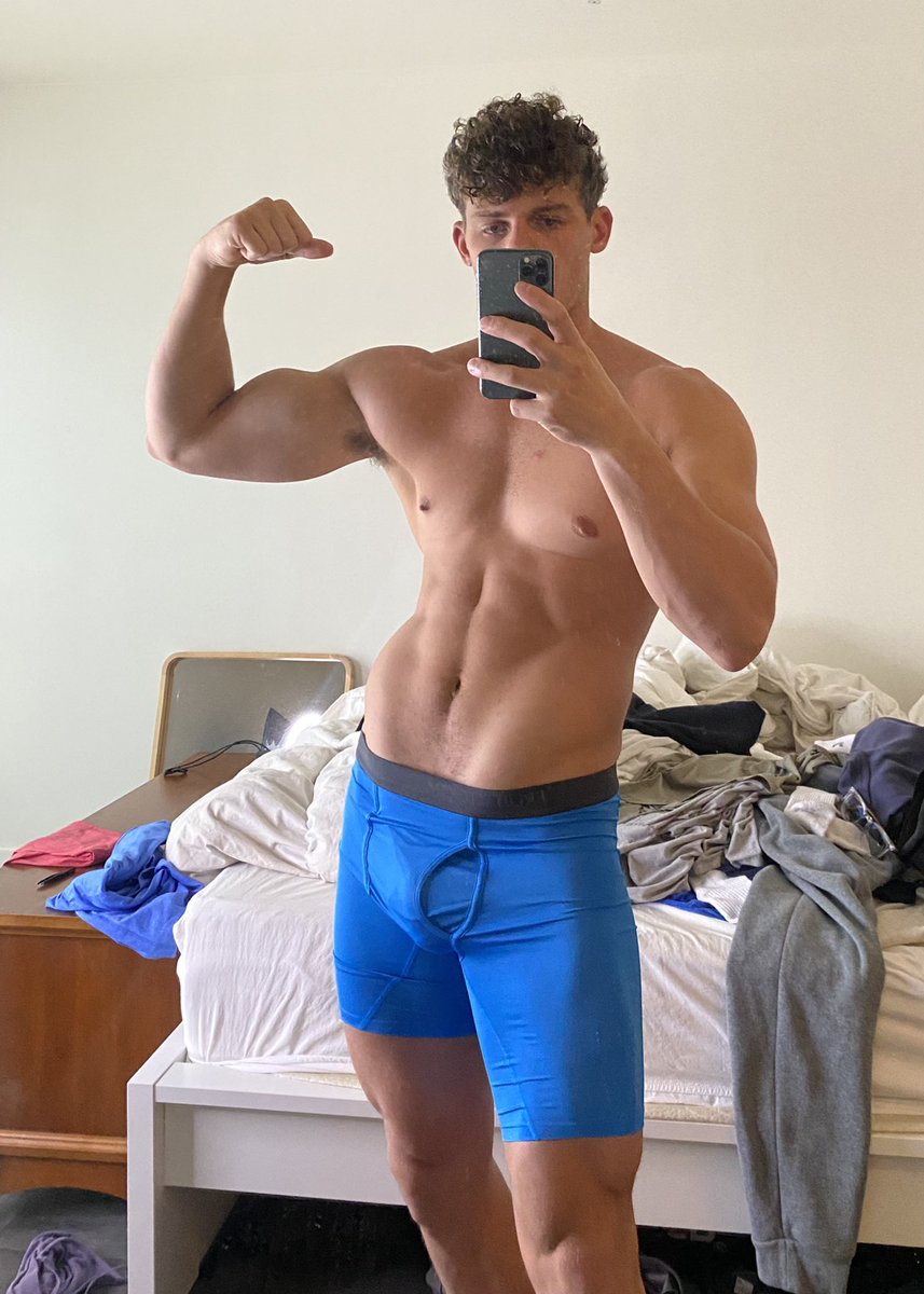 boredguybro's tweet photo. Doing laundry after the gym 😡🗑 https://t.co/1HH21pY4LE
