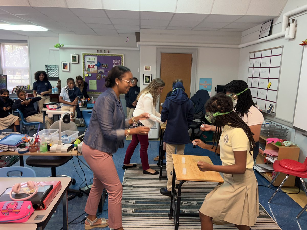 CCornwright's tweet photo. Today we had some special helpers for our experiment! @EHanna_WYWLA @WakeGirlsLead https://t.co/wd5ryFMtWE