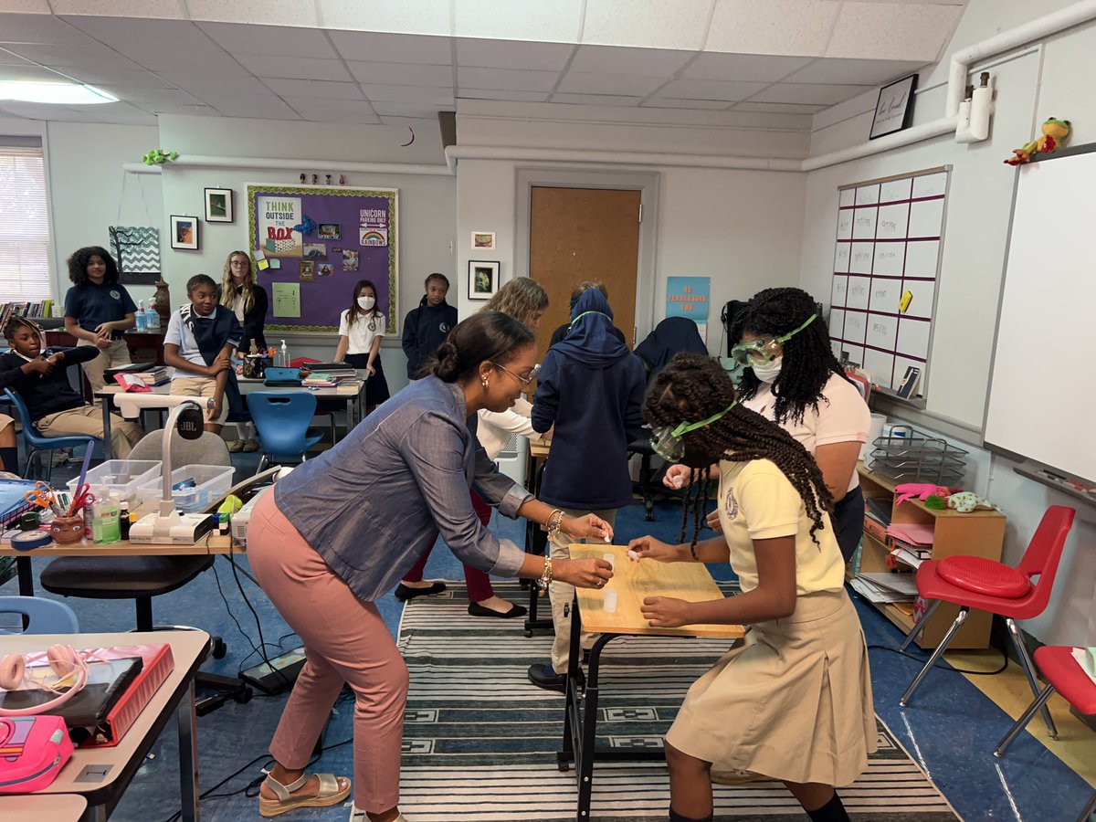 CCornwright's tweet photo. Today we had some special helpers for our experiment! @EHanna_WYWLA @WakeGirlsLead https://t.co/wd5ryFMtWE