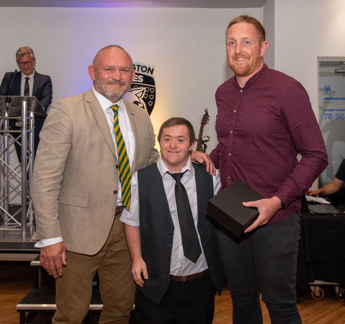 💫 Massive congratulations to Warrington Wolves Foundation unsung hero Lee Mitchell on receiving your award for your outstanding work for the Foundation, Community of Warrington and to our local Rugby League clubs
