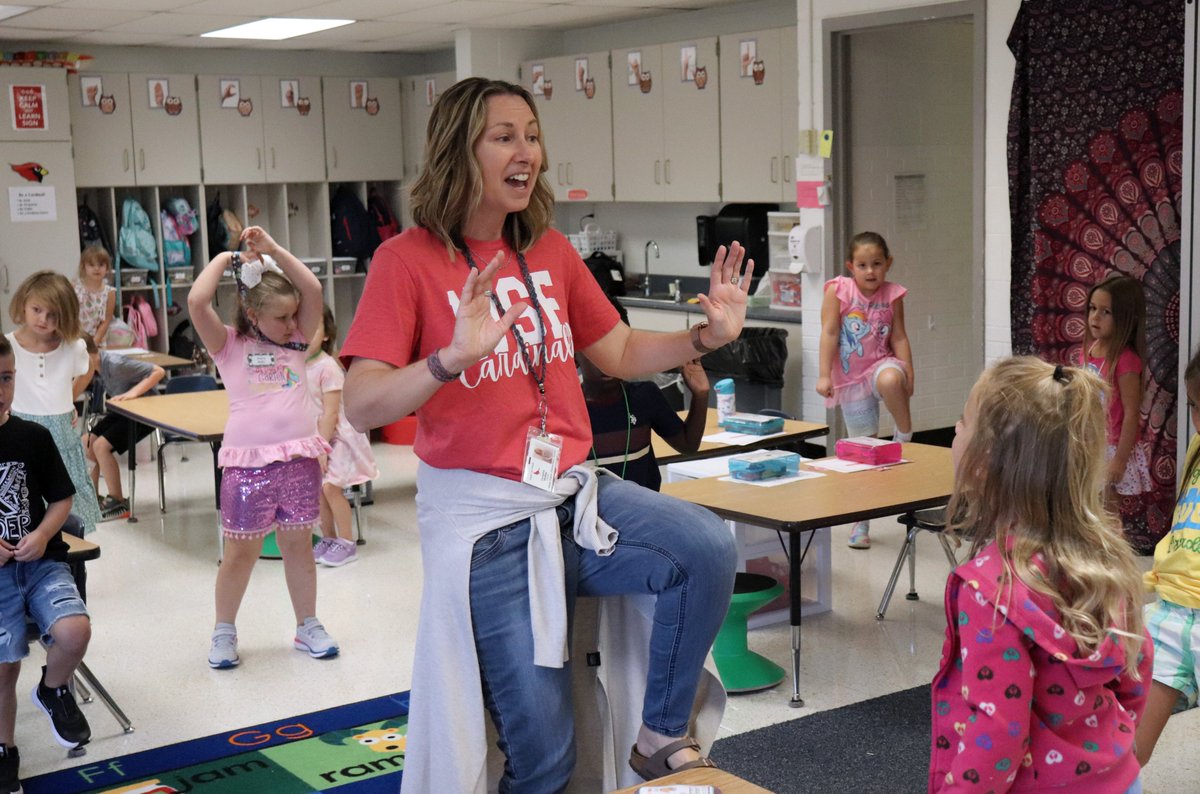 SalemVaSchools's tweet photo. Thanks for such an incredible start to the new school year! All of us in #SalemVA appreciate your dedication to out kiddos. Here are some images from @westsalem1 
#SampleSalem https://t.co/nG61iOZN1c