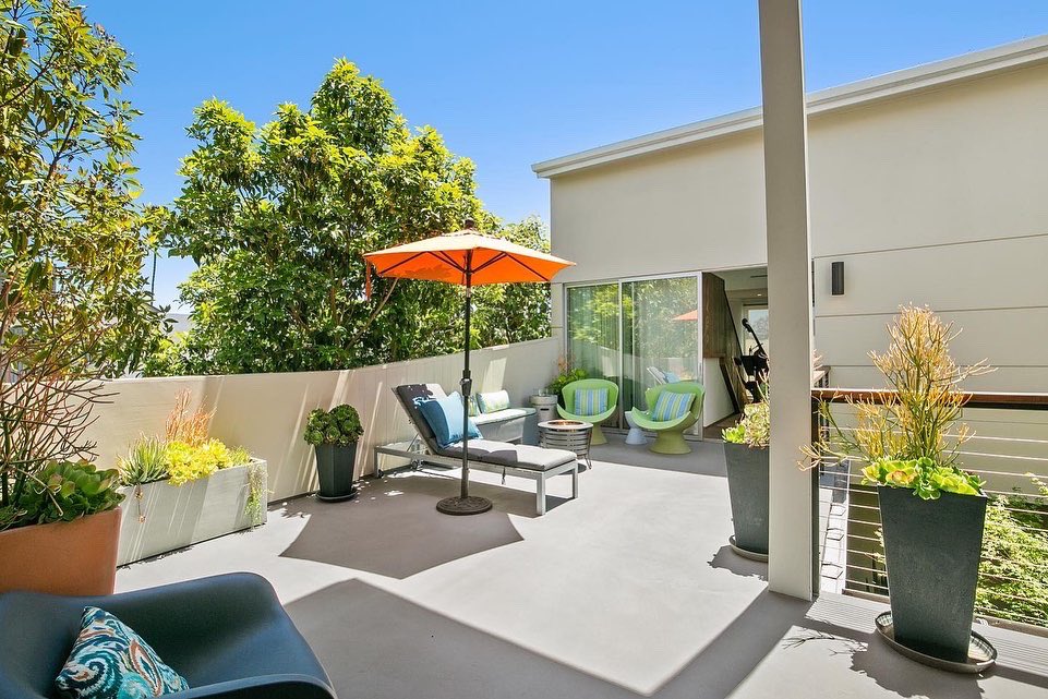Christophechoo's tweet photo. So thrilled and grateful that we were hired to sell this stunning 🤩 home in the Venice Beach 🏝 area of L.A. We were able to get the home SOLD for all cash 💵 and with a 14 day escrow. We are so thrilled for them and thank them for hiring us. 🙏🏼🙏🏼
#Wantchoo #iwantchoo https://t.co/BSbz0MW9eK