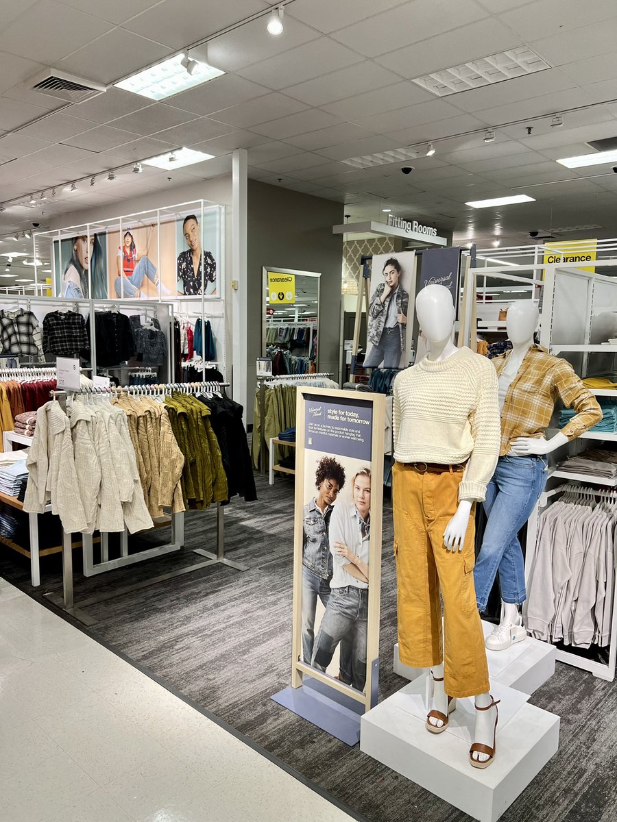 TgtCheyenne's tweet photo. FALLING in love with this new VMG &amp; color pallet 🍂🍁 @AmezquitaRay 
#worksomewhereyoulove #targetstyle #standards  #fall2022 https://t.co/rFMJZTXDOT