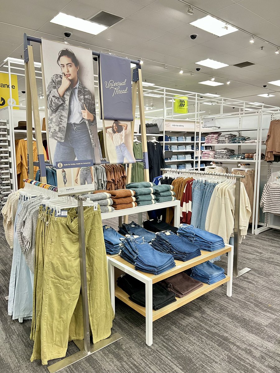 TgtCheyenne's tweet photo. FALLING in love with this new VMG &amp; color pallet 🍂🍁 @AmezquitaRay 
#worksomewhereyoulove #targetstyle #standards  #fall2022 https://t.co/rFMJZTXDOT