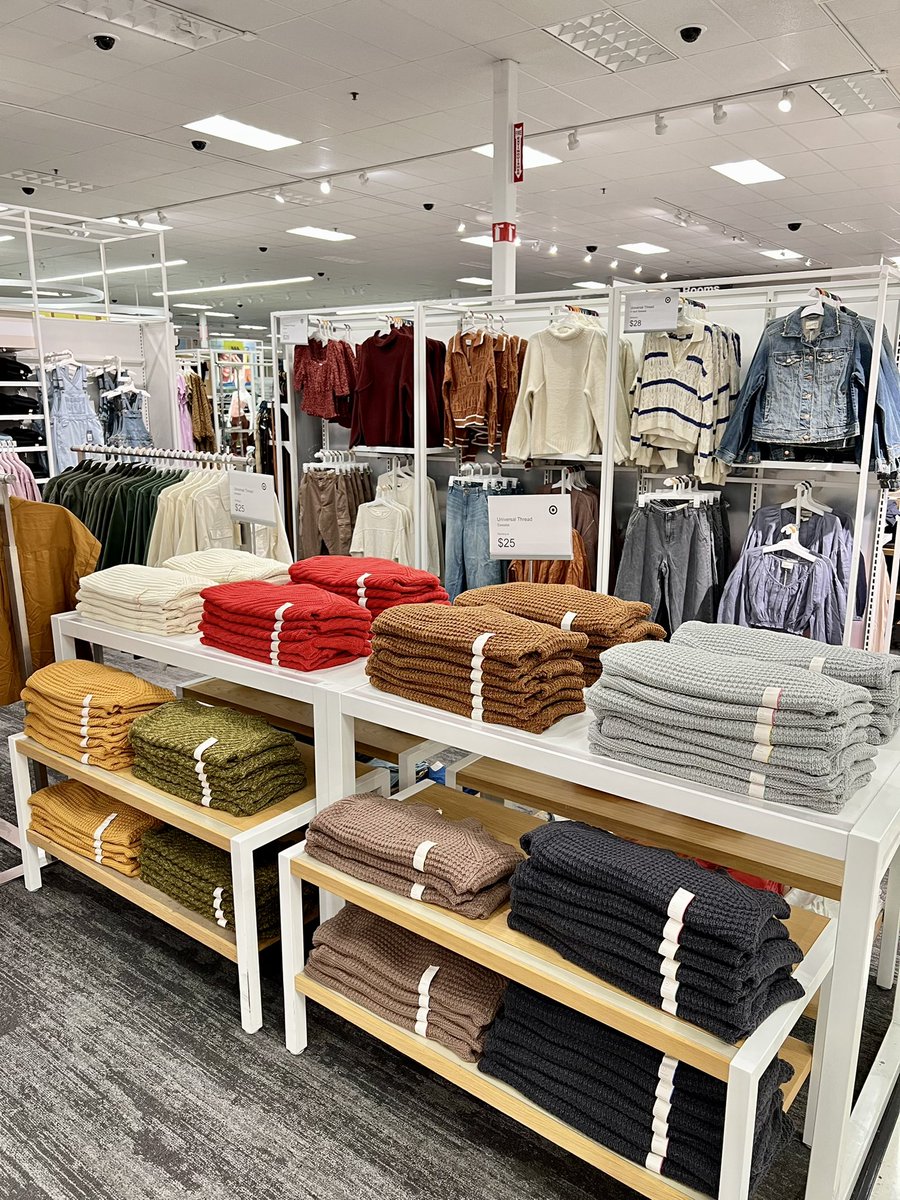 TgtCheyenne's tweet photo. FALLING in love with this new VMG &amp; color pallet 🍂🍁 @AmezquitaRay 
#worksomewhereyoulove #targetstyle #standards  #fall2022 https://t.co/rFMJZTXDOT