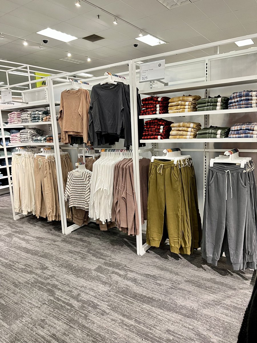 FALLING in love with this new VMG &amp; color pallet 🍂🍁 <a href="/AmezquitaRay/">Ray Amezquita</a> 
#worksomewhereyoulove #targetstyle #standards  #fall2022