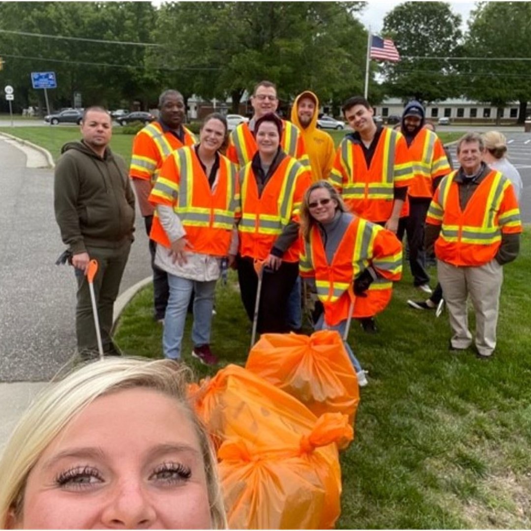 wyndestinations's tweet photo. Our guest services teams don’t just work together, they bond together! 😎 These coworkers love finding any way to give back to their community and each other. Looking to give back yourself? Apply now to our open guest service roles: https://t.co/8uc7RYjOP5 https://t.co/bjwdDxQGLU