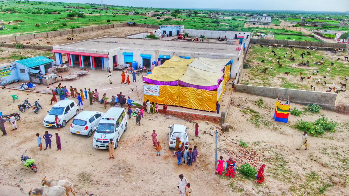 M_ibrahim_K786's tweet photo. PPHI district Umerkot is providing medical services to thousands of IDPS at ukt-Chachro road, the improvised 24/7 hf is established to facilitate the flood affected masses. https://t.co/shDssaNDCU