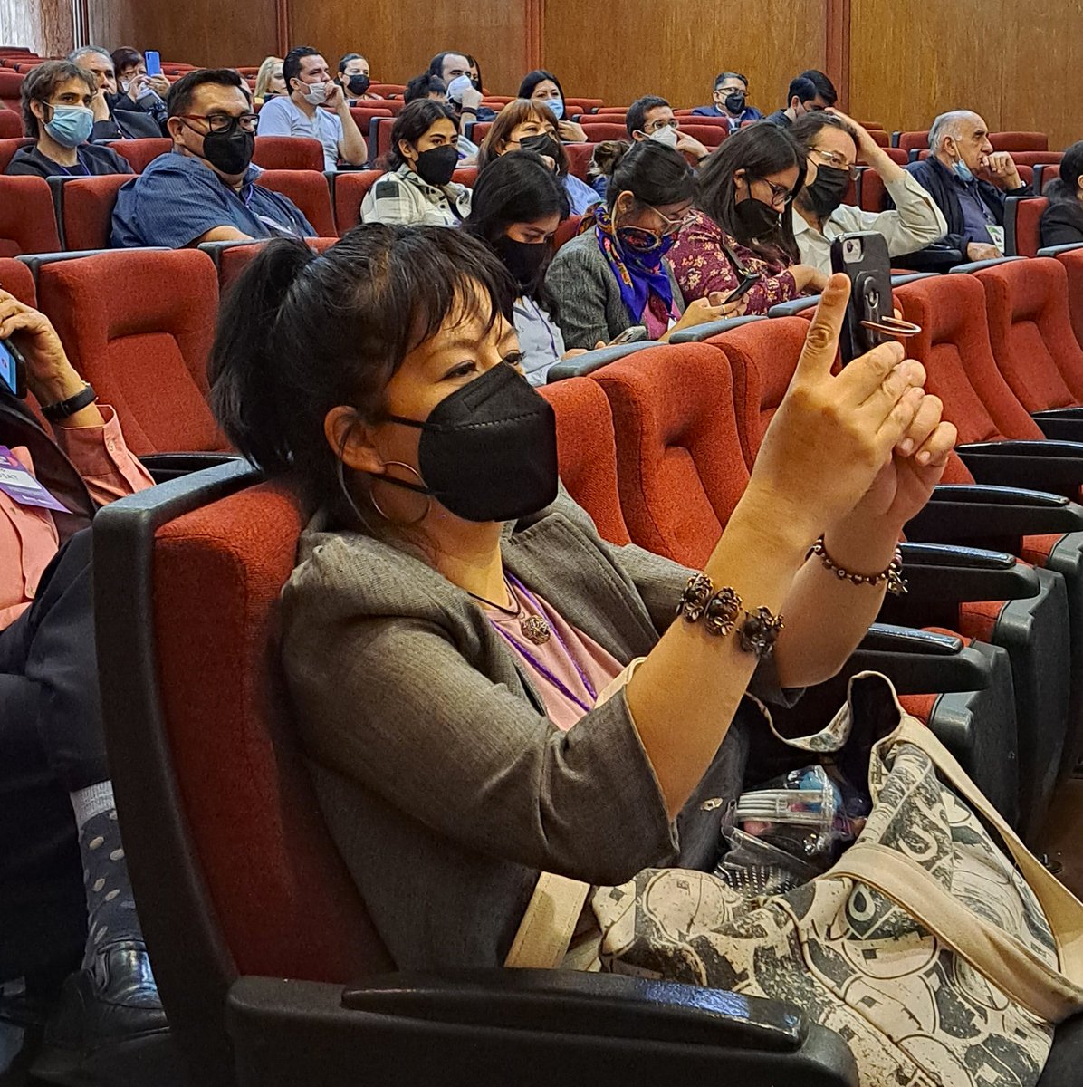 radiotvuaslp's tweet photo. Iniciamos la conversación con experiencias sobre nuestros proyectos radiofónicos en la mesa: 💬Polinización de la radio, contenidos que evolucionan a nuevos proyectos. #7oEncuentroRRUM 📻
Mira aquí la transmisión:
🔴 https://t.co/BZ5kz4sJB0
.
.
#7oEncuentroRRUM #RadioTVUASLP https://t.co/DPSCkuaXp7