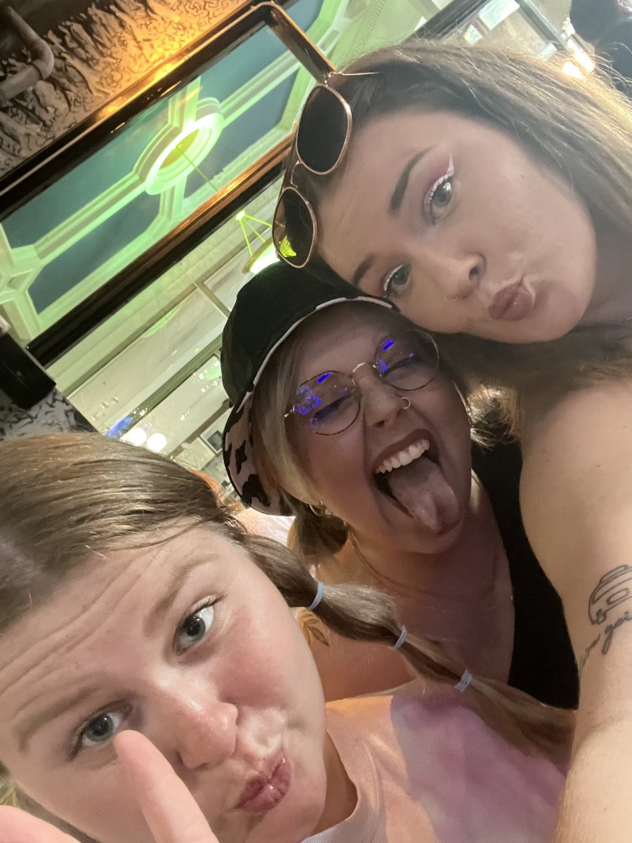 Dunconcerned's tweet photo. Random but s/o to those of us senior citizens making our dreams come true living our best lives ✨🎉✨ 

@lexydray @medleydun https://t.co/dzE8nfyDoz