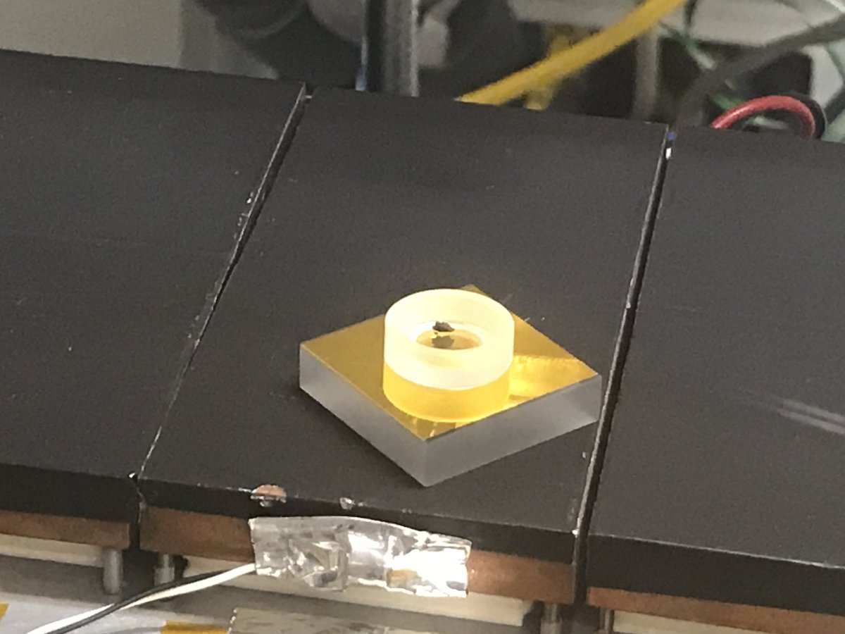 PTAL_2020's tweet photo. Characterization of #Ryugu #Hayabusa-2 sample (courtesy: Rosario Brunetto) at #IAS with the PTAL facility with #MicrOmega. Exciting! https://t.co/tL7ePaLR8W