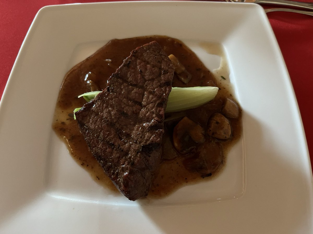 hulzenseboys's tweet photo. Ondertussen is Bas Nijhuis gearriveerd op Smidserve. Een aantal gasten hebben al heerlijk genoten van de kookkunsten van chef-kok Maik Munsterman #HB75 https://t.co/41hfh1W0Rm