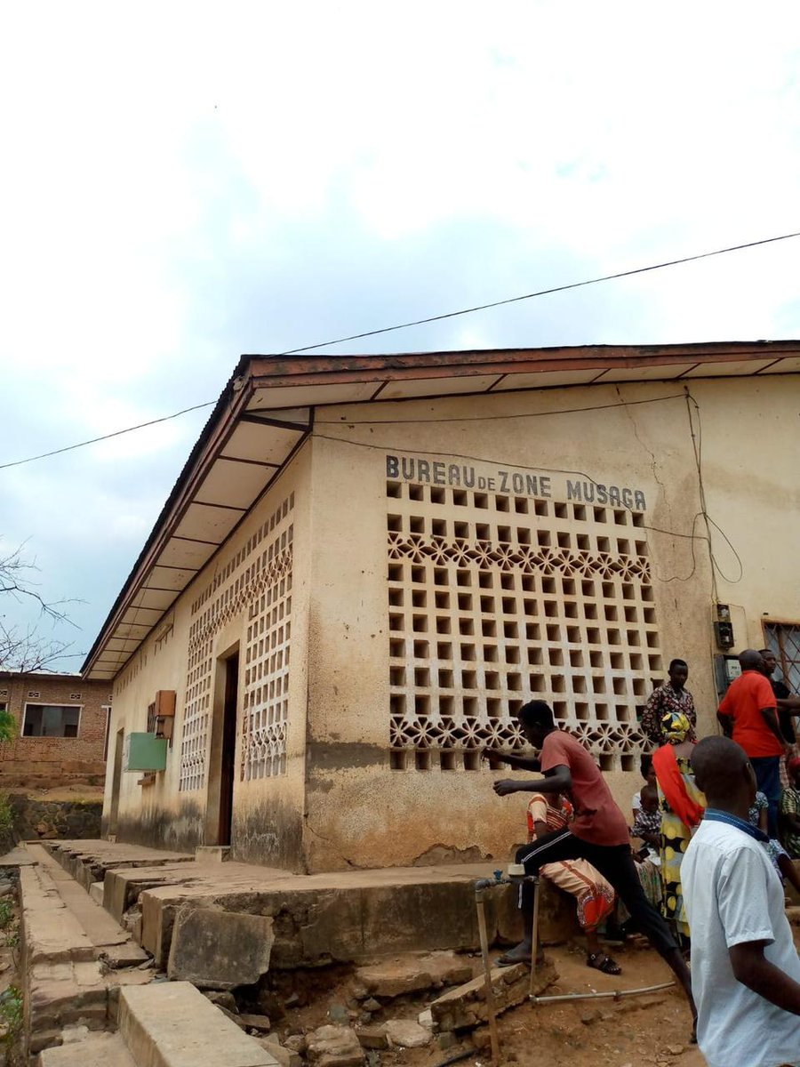 ngendapatrick's tweet photo. With @harunaholdings, the old Musaga Zone offices can be transformed into cheap but luxurious building using containers. Let's innovate. #PlanetSoS https://t.co/7359YqM8ZV
