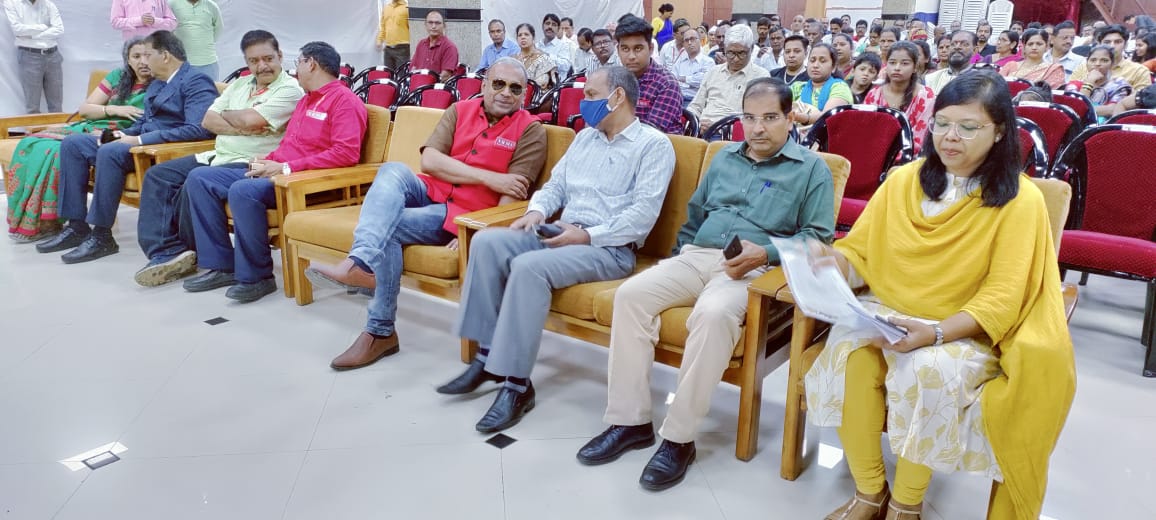 venupnair_nrmu's tweet photo. Few captured glimpses from the retirement function of com. Vishwas S Sawant on 01.09.22...🙏🚩🚩🚩🚩 https://t.co/HWm5PirIHL