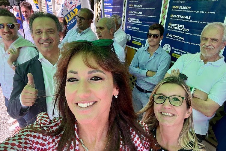 ElenaLucchini's tweet photo. ⛰ #SALVINI IN OLTREPÒ PAVESE
Una giornata speciale a #Codevilla, da Casarinivini, con Matteo Salvini in compagnia di tantissimi amici.
La #LEGA c’è! Avanti tutta! 💪💪💪
👉 Per il nostro territorio il #25settembrevotoLega
#OltrepòPavese
#ProvinciadiPavia
#Credo https://t.co/ZVkt5R91wh